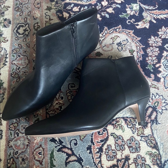 Clarks Shoes - Clarks Linvale Sea Ankle boot Black Leather Kitten Heel size 8